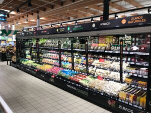 Carrefour. Roquetas de Mar (Almería). Neveras altas abiertas